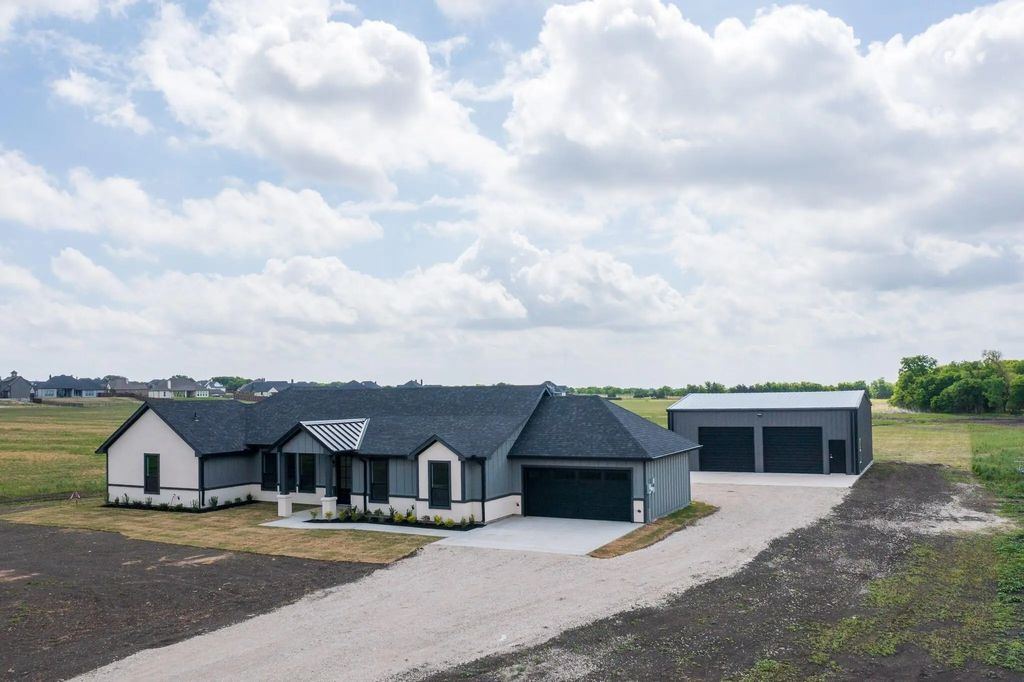 901 Old Maypearl Road, Waxahachie
