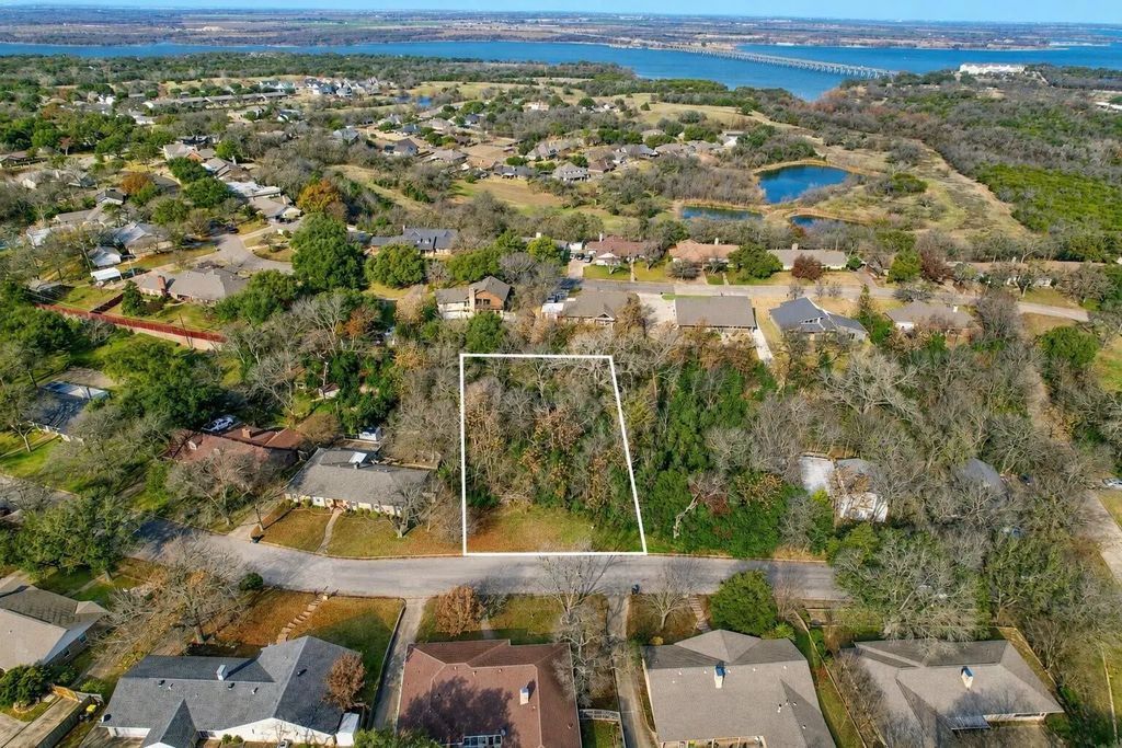 Mosswood Drive, Woodway