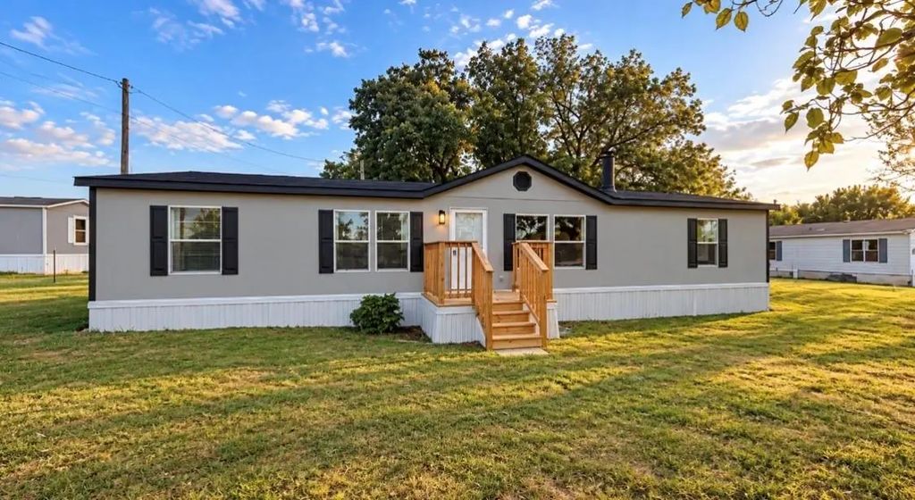 753 County Road 1304, Bridgeport