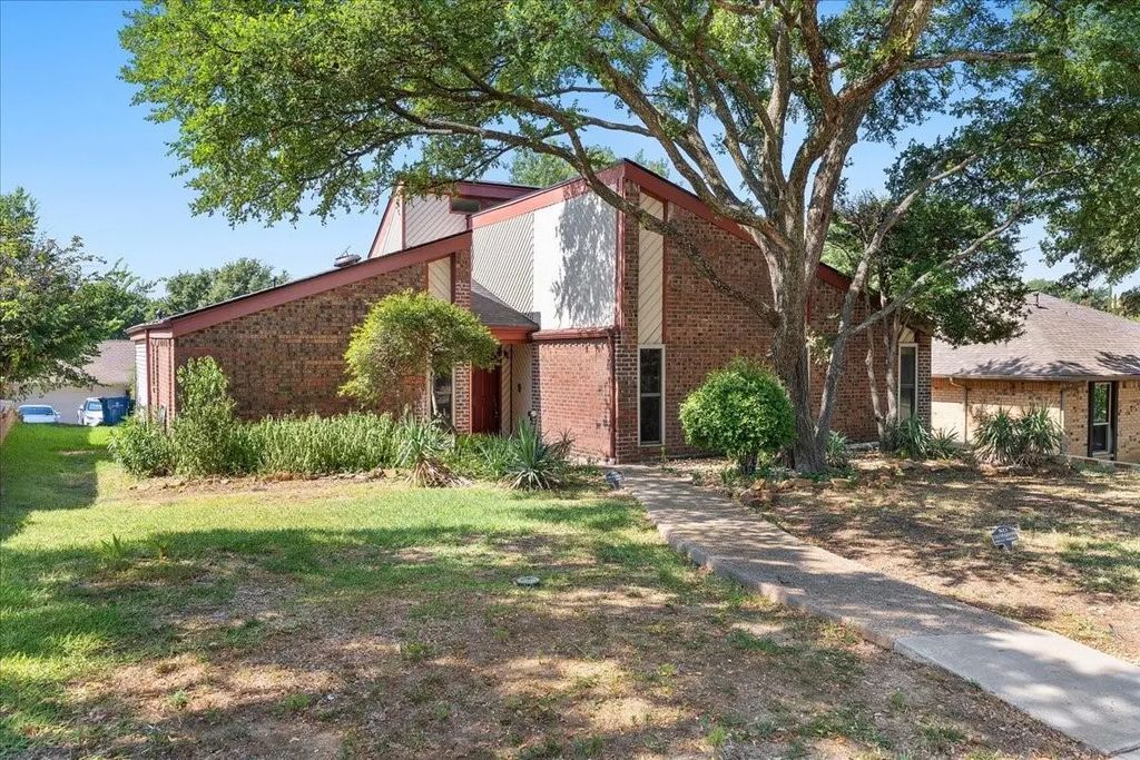 1820 Green Ridge Court, Carrollton
