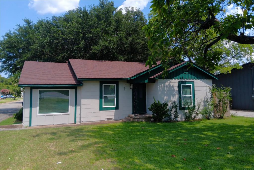 2925 N Travis, Sherman