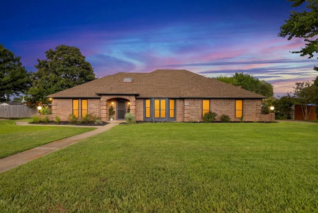 121 Crestview Street, Chandler
