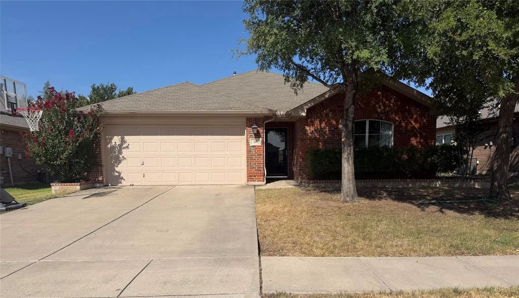 224 Spring Hollow Drive, Saginaw