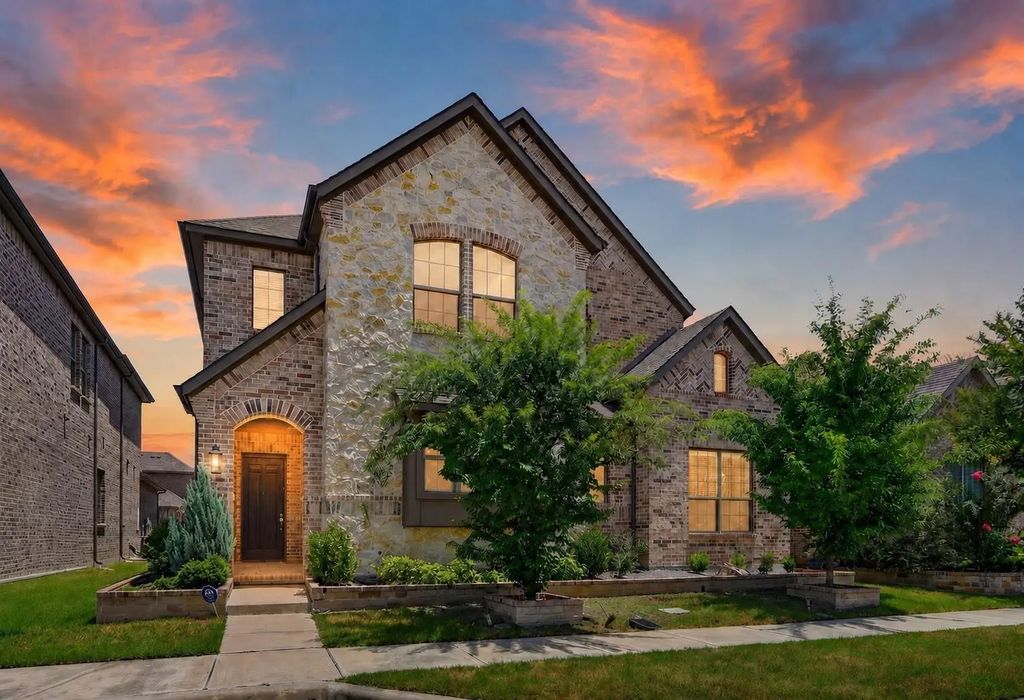 12728 Royal Oaks Lane, Farmers Branch