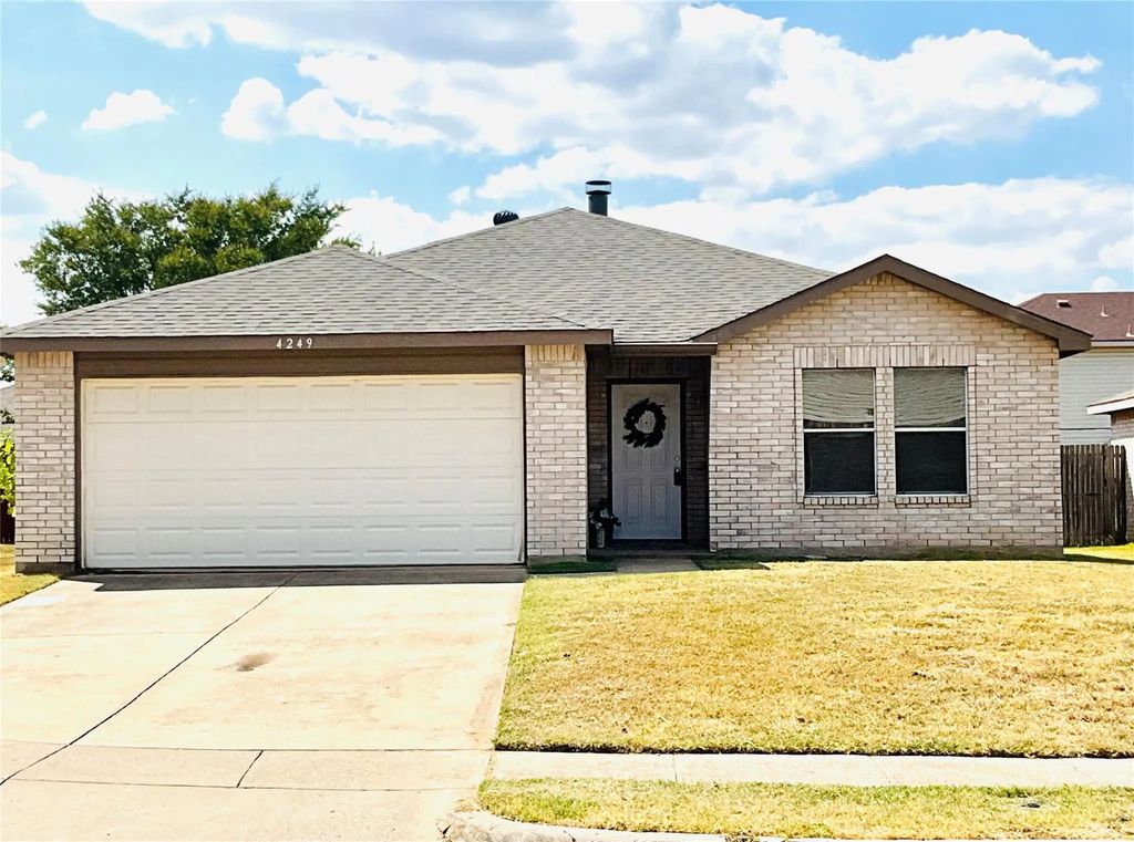 4249 Gray Fox Drive, Fort Worth