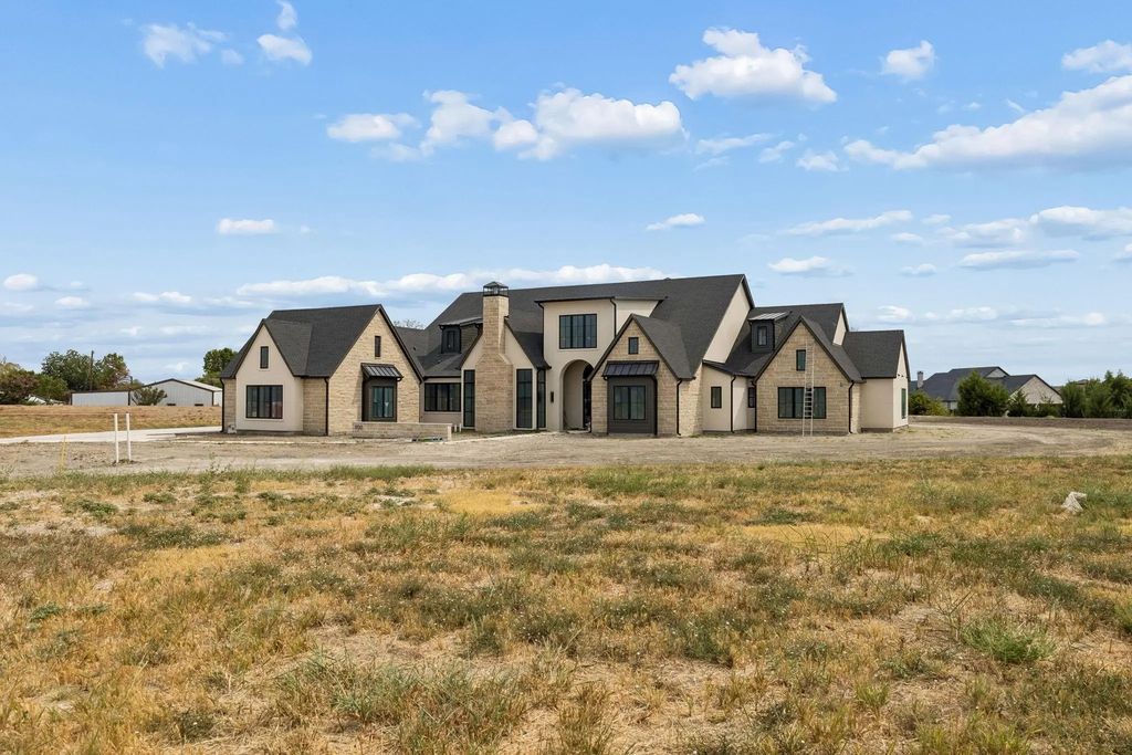 900 Healey Drive, Fairview