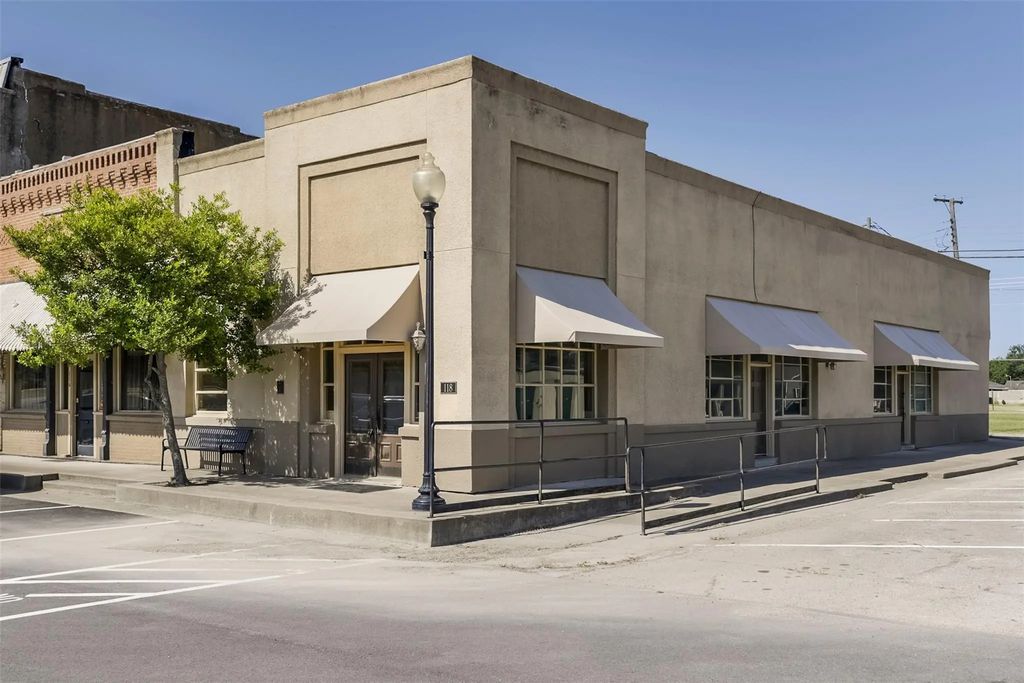 118 N Main Street, Palmer
