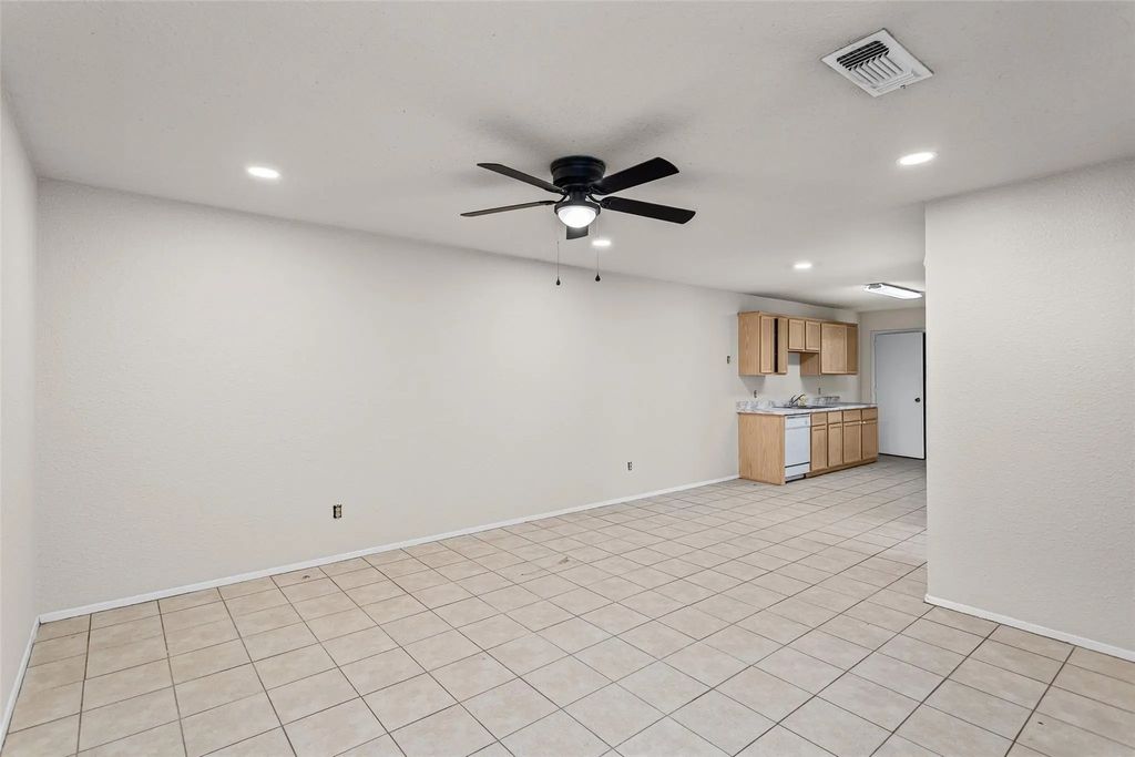 2720 James Road, Granbury