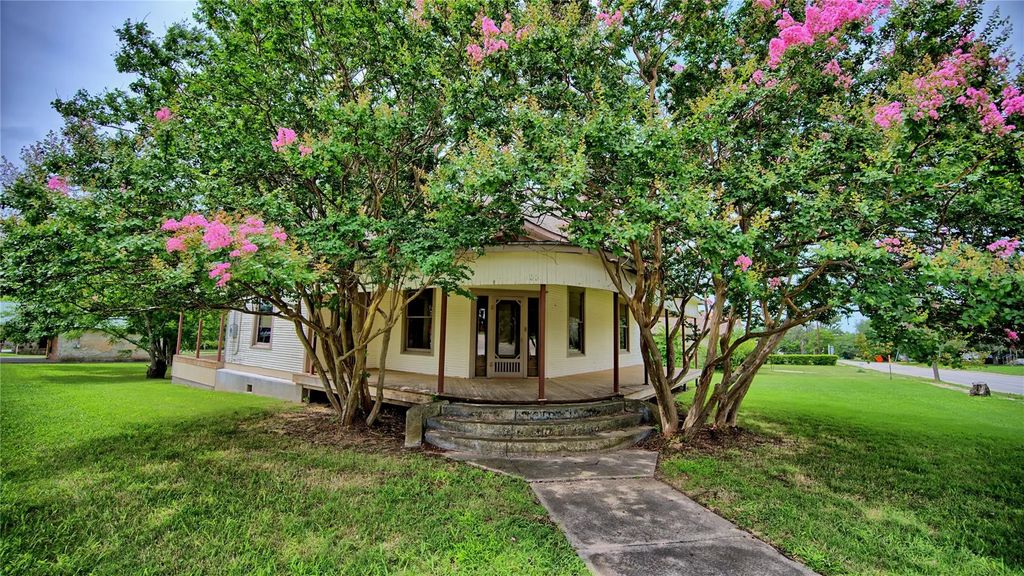 400 S Broad Street, Saint Jo