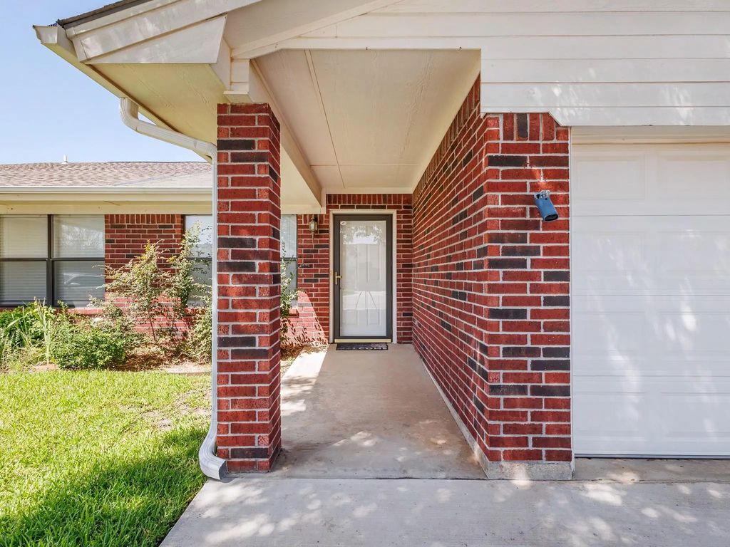 215 Wills Way, Early