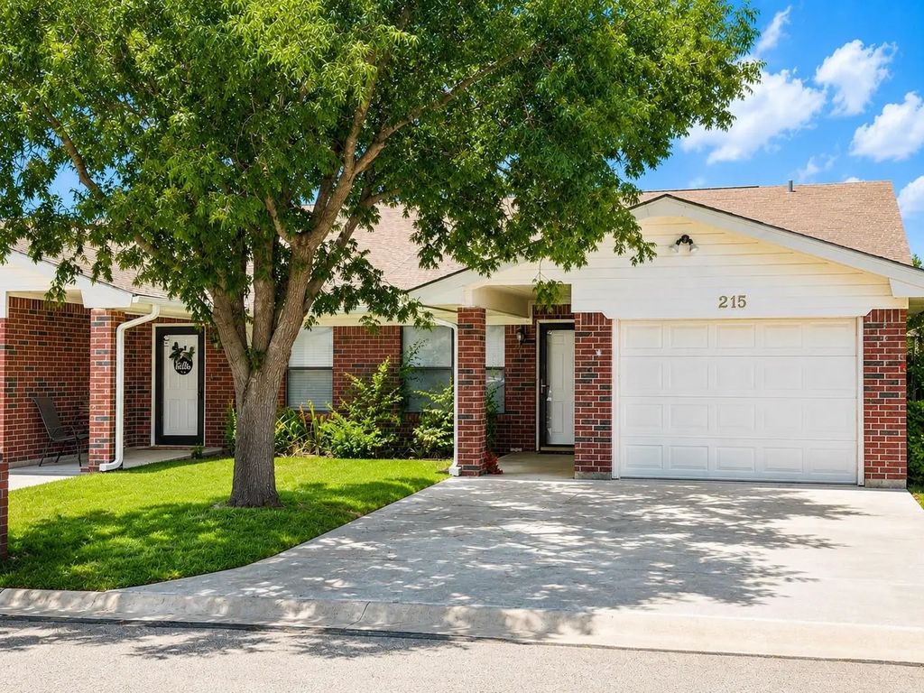 215 Wills Way, Early