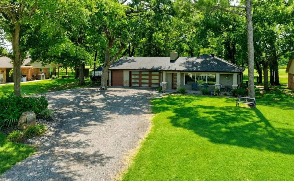 1118 Kiowa Drive W, Lake Kiowa