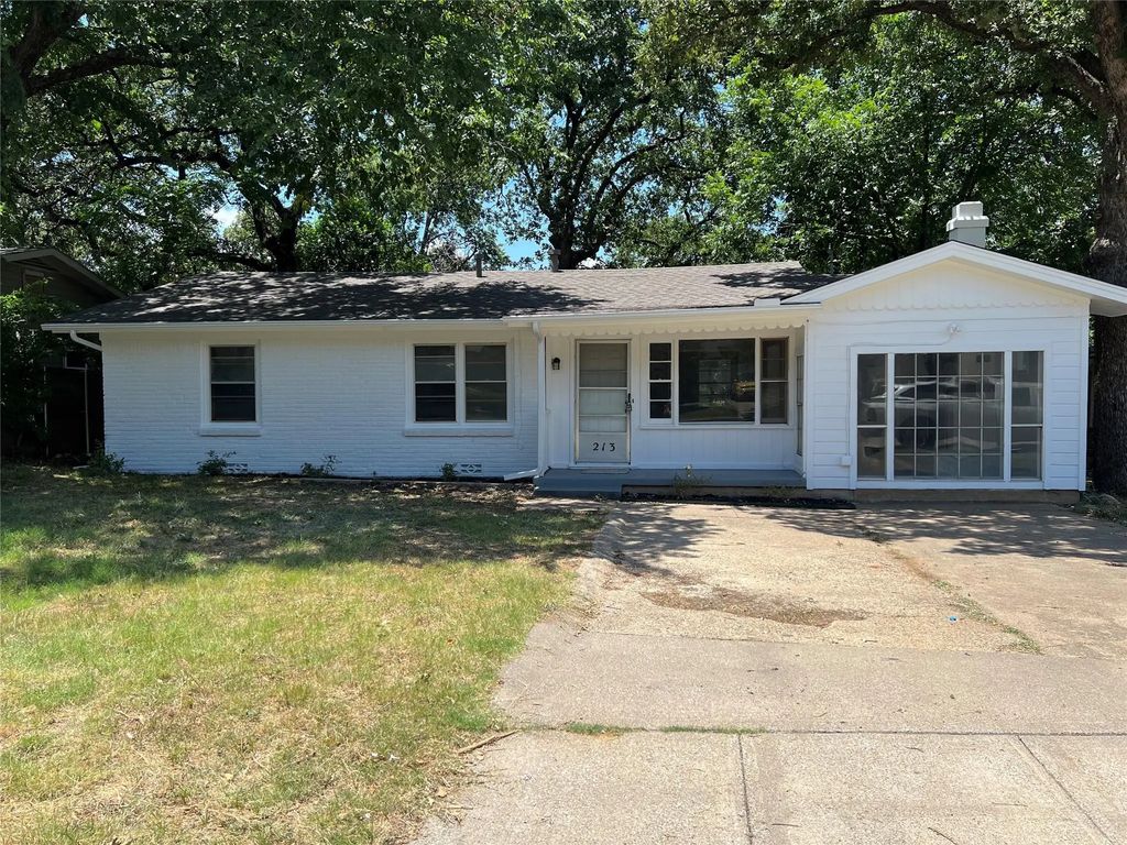 213 Wanda Way, Hurst