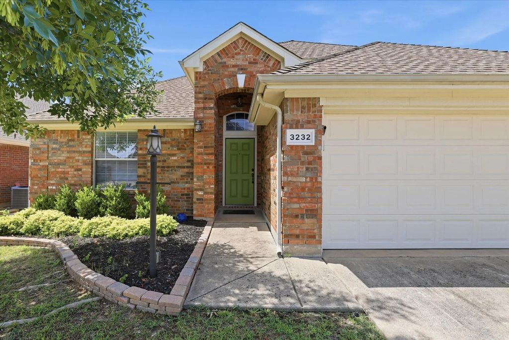 3232 Chesington Drive, Fort Worth