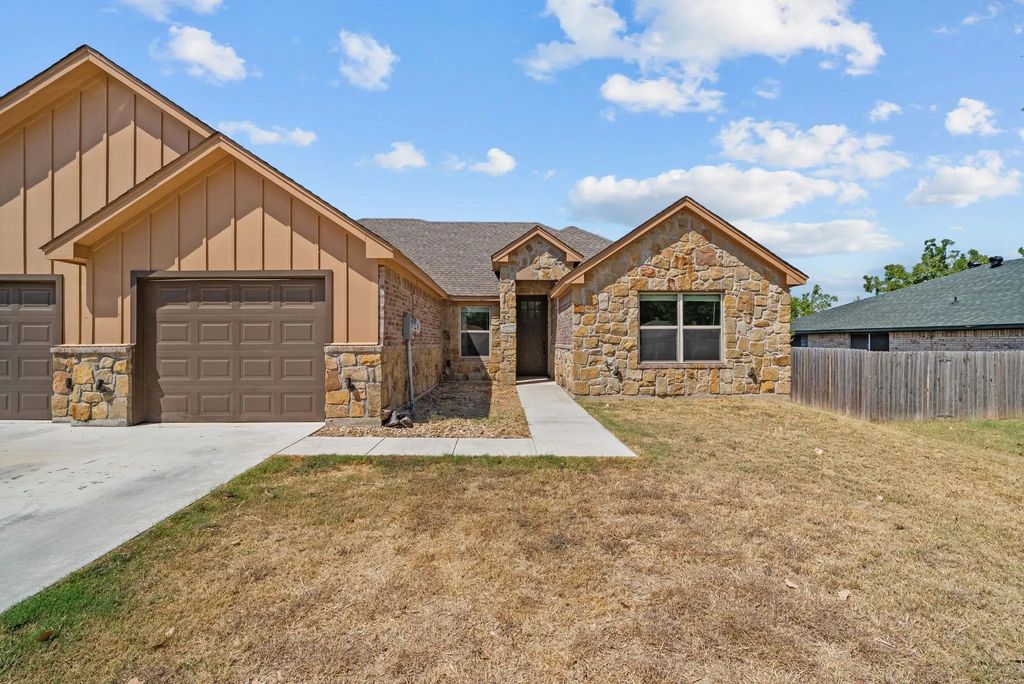 220 St Charles Drive A, Springtown
