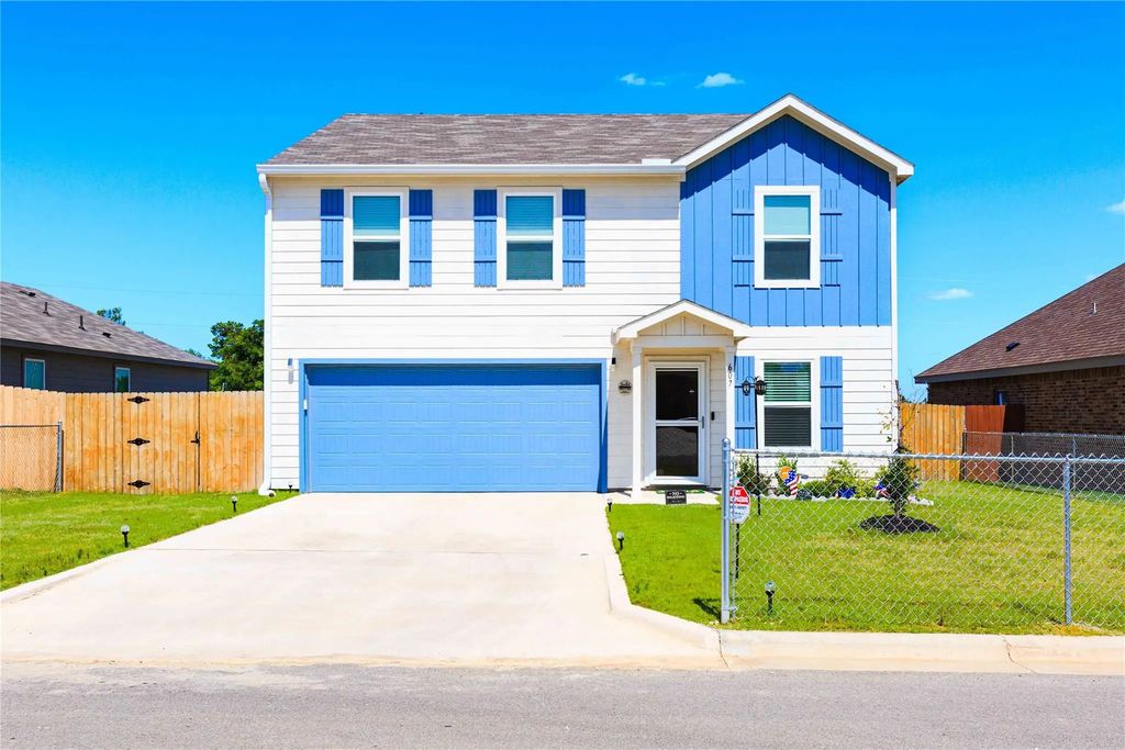 607 Clear Creek Court, Clyde