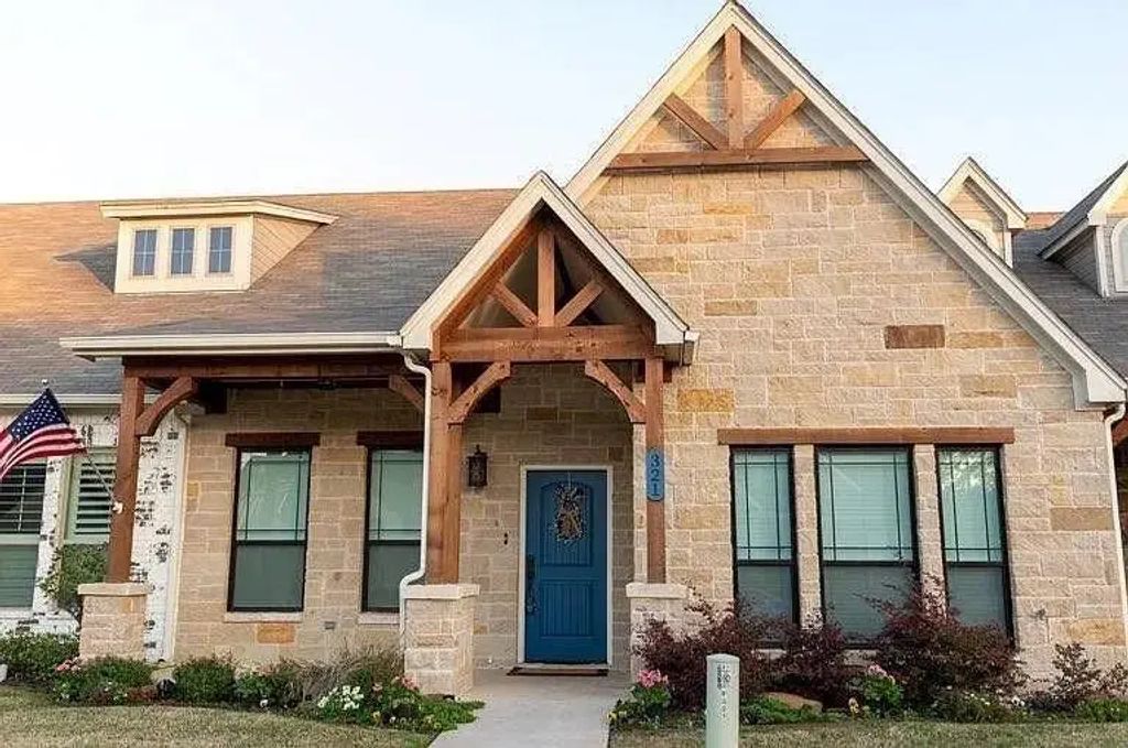 321 Tinker Trail, Burleson