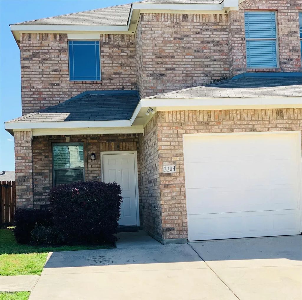 2304 Aldergate Drive, Arlington