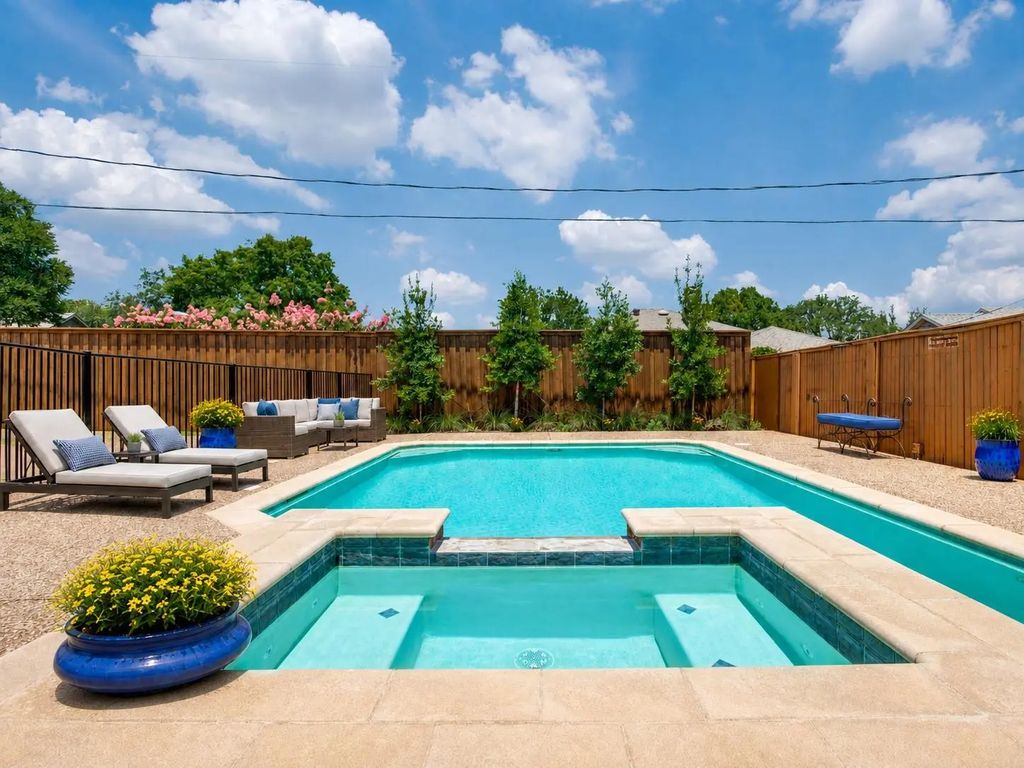 1005 De Pauw Drive, Arlington