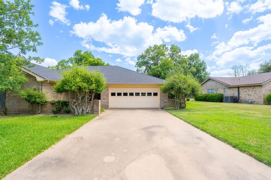 1501 Westhill Terrace, Cleburne