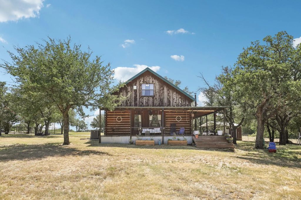 194 County Road 3825, Bridgeport