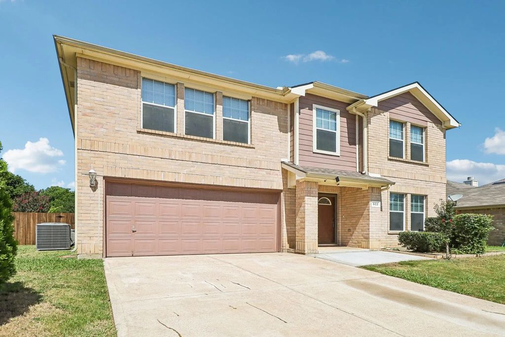 503 Angela Lane, Euless