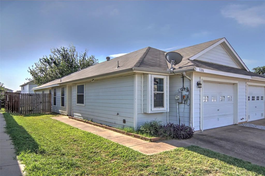 5206 Mountain Spring Trail, Fort Worth