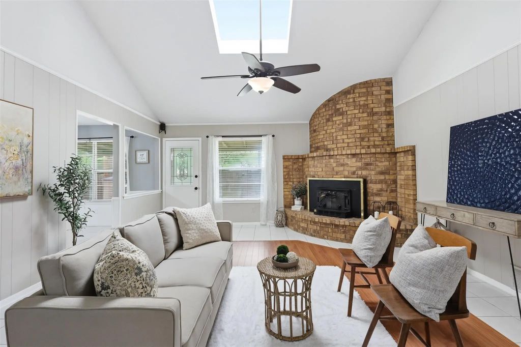 5536 Meadow Oak Street, North Richland Hills