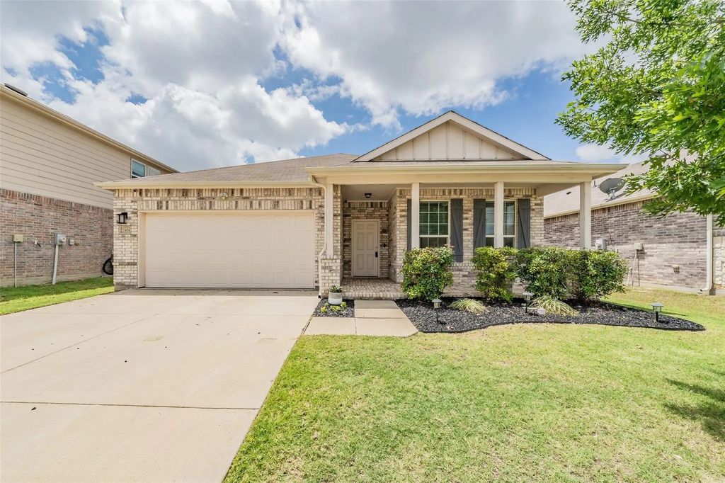 2404 Bermont Red Lane, Fort Worth