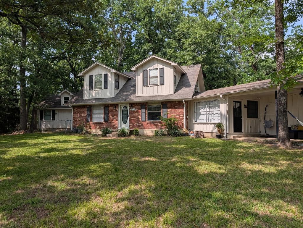 155 Lake Drive, Enchanted Oaks