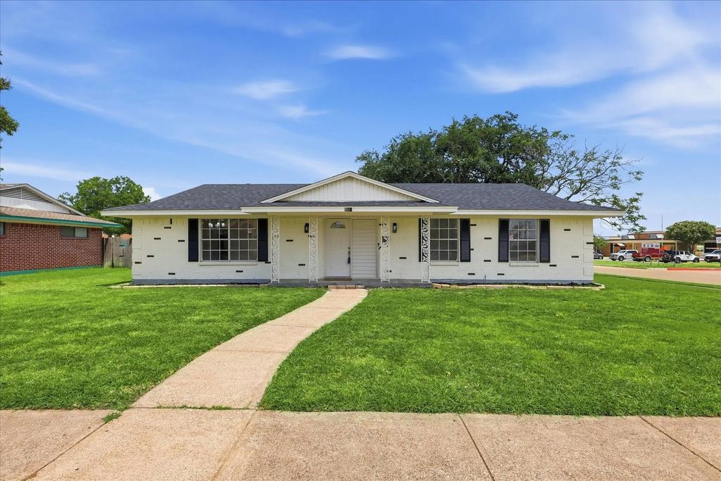 3301 Hillsdale Lane, Garland