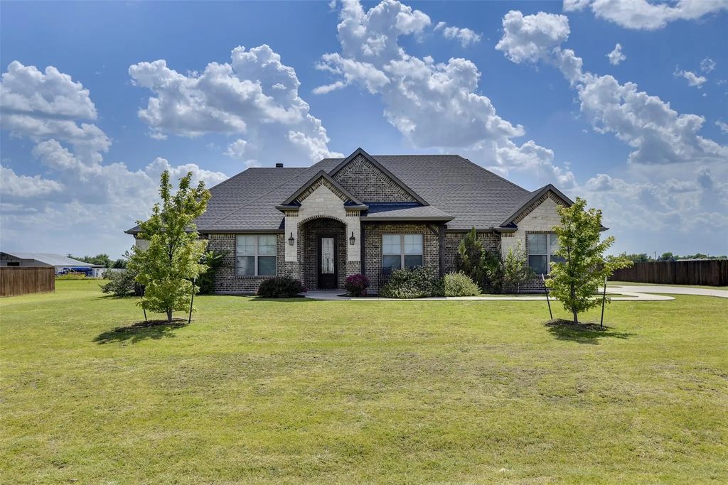 201 Evening Fire Drive, Waxahachie