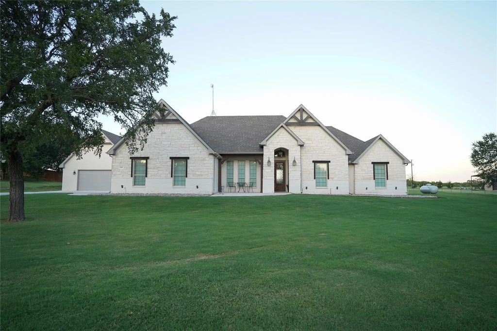 1945 County Road 1111, Decatur