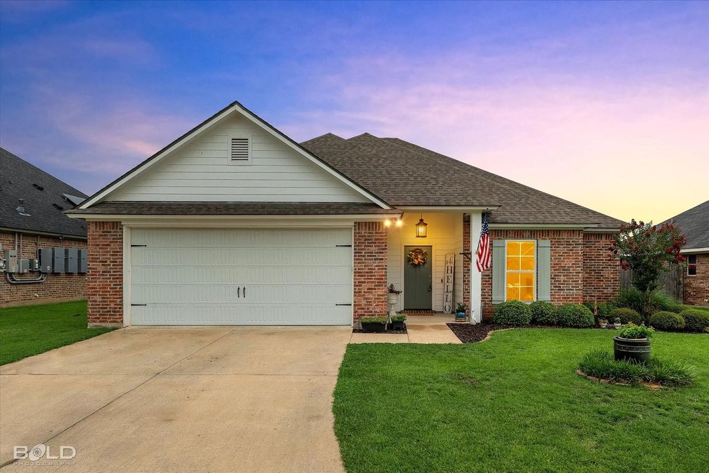 2054 Briar Hollow, Shreveport