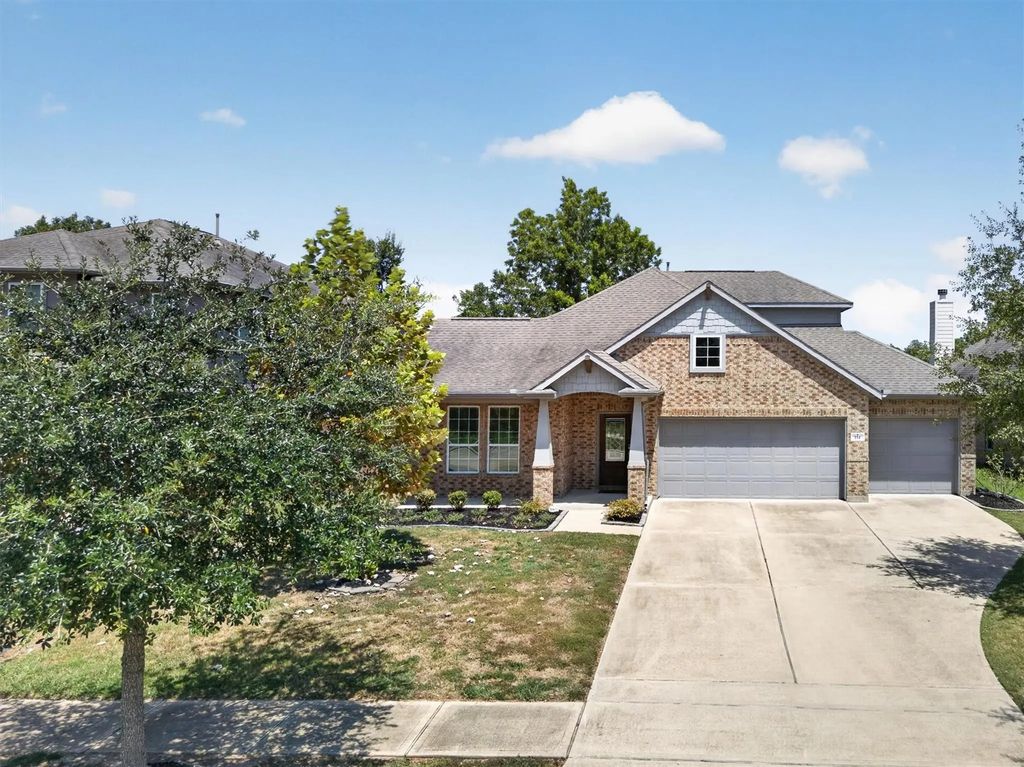 114 Woodridge Crossing, Clute
