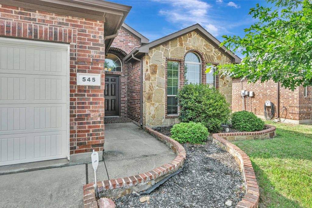 545 Wild Ivy Trail, Fort Worth