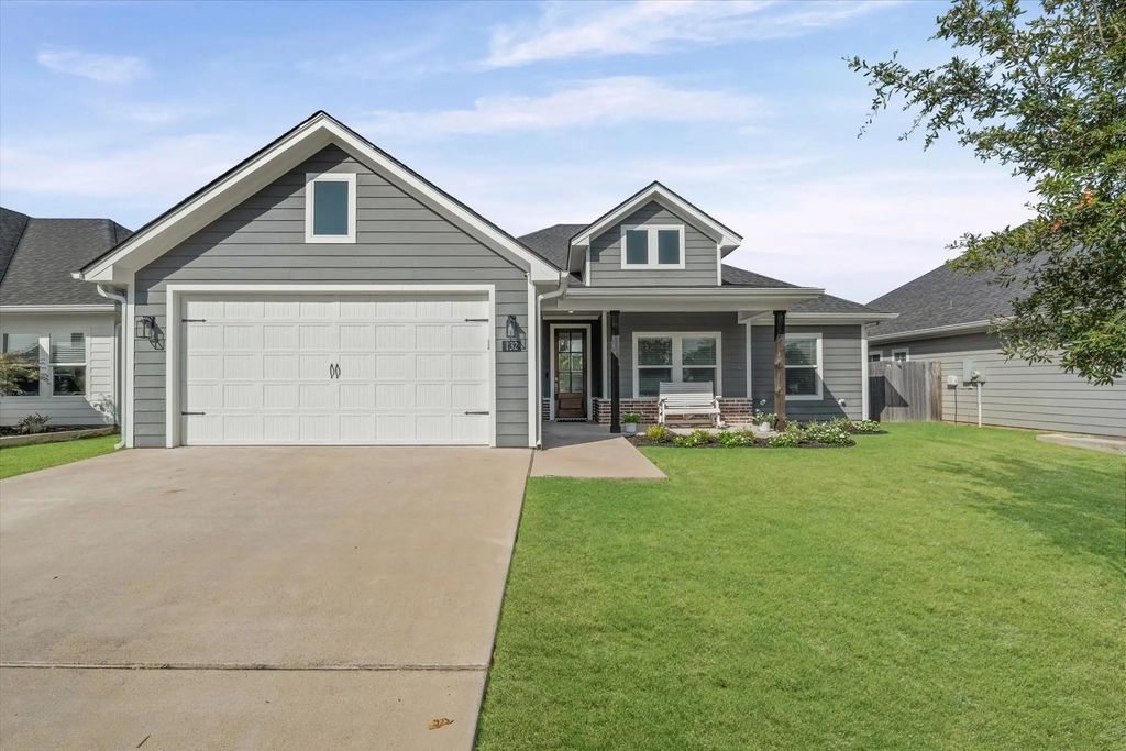 132 Swan Lake, Waco