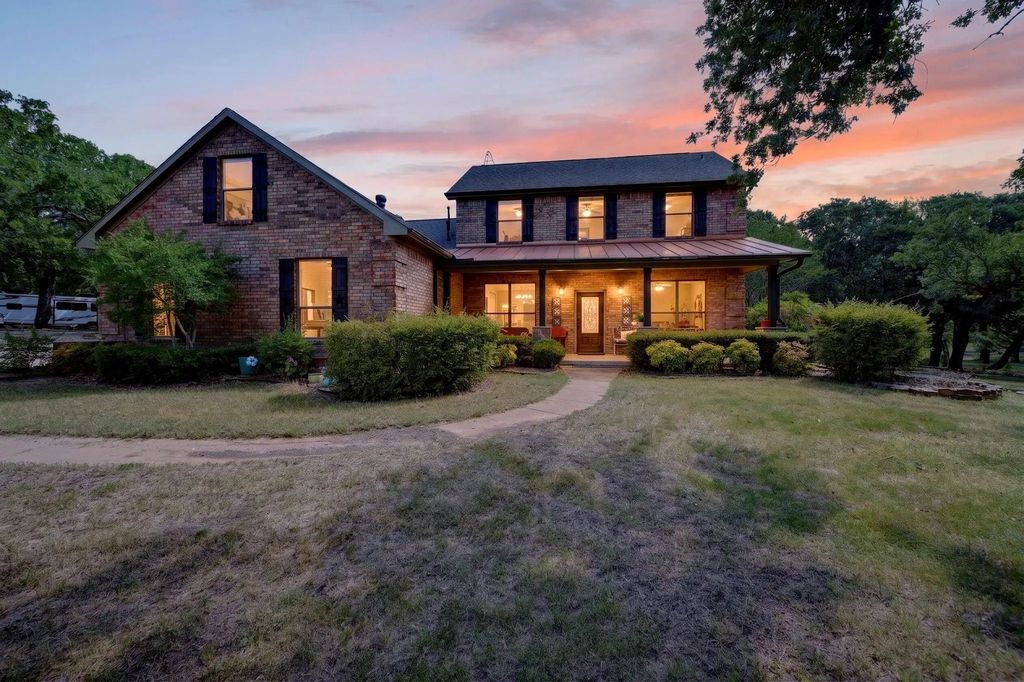 2197 Meadow Way, Terrell