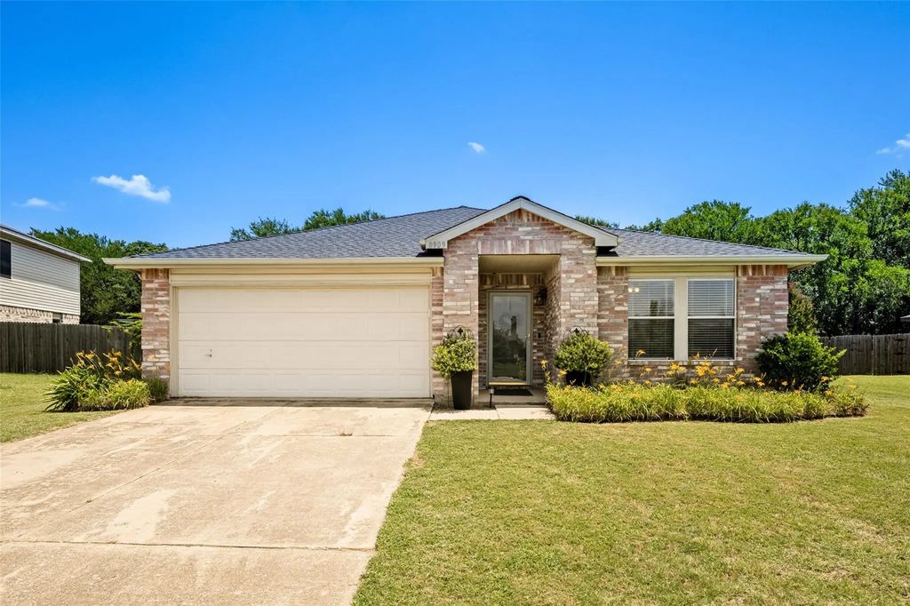 8909 Glen Falls Lane, Denton