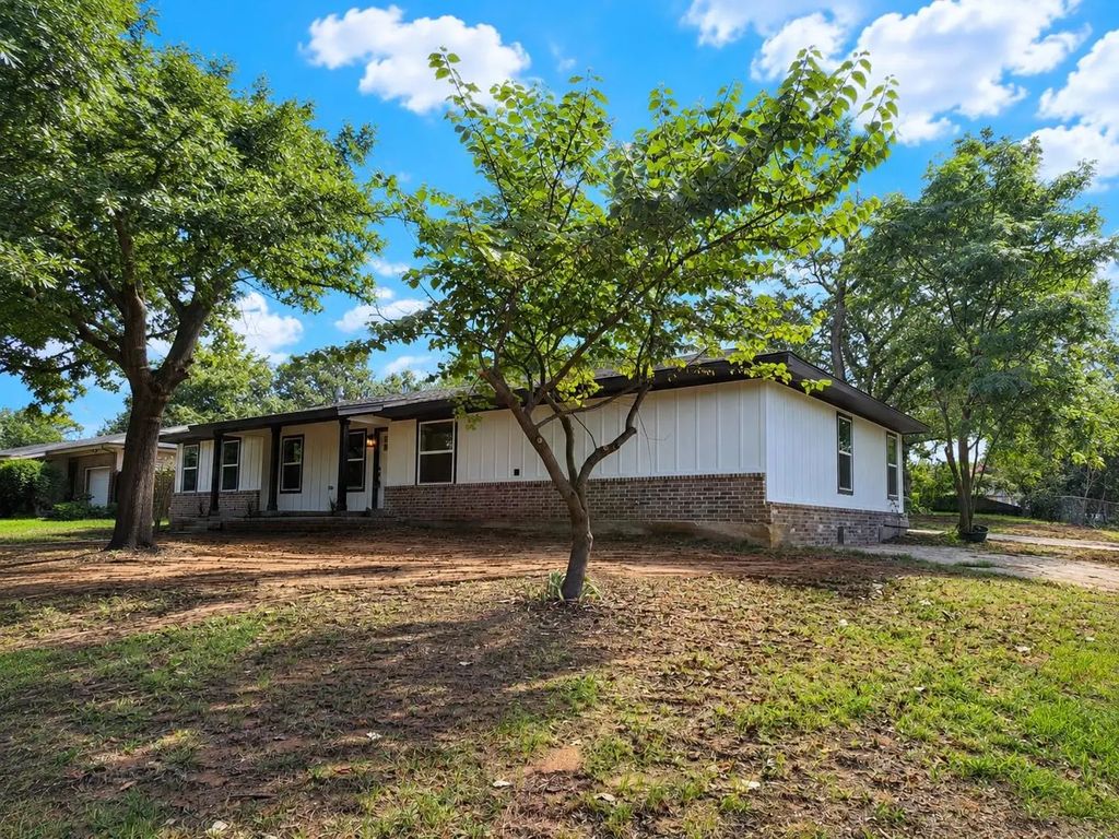 721 Norwood Drive, Hurst