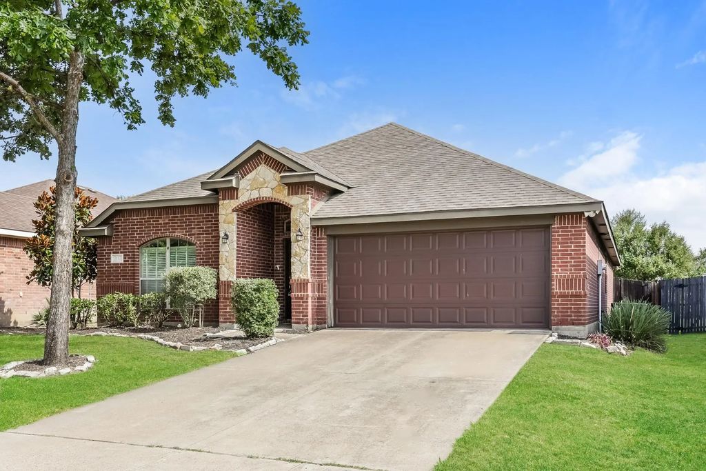 207 Rawhide Street, Waxahachie