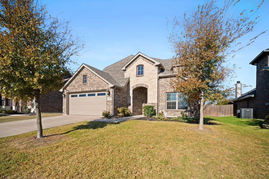 225 Lariat Trail, Waxahachie