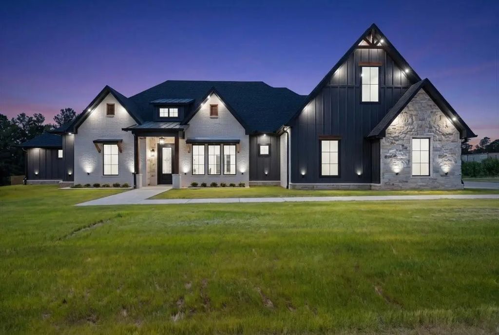 17402 Woodcrest Circle, Lindale