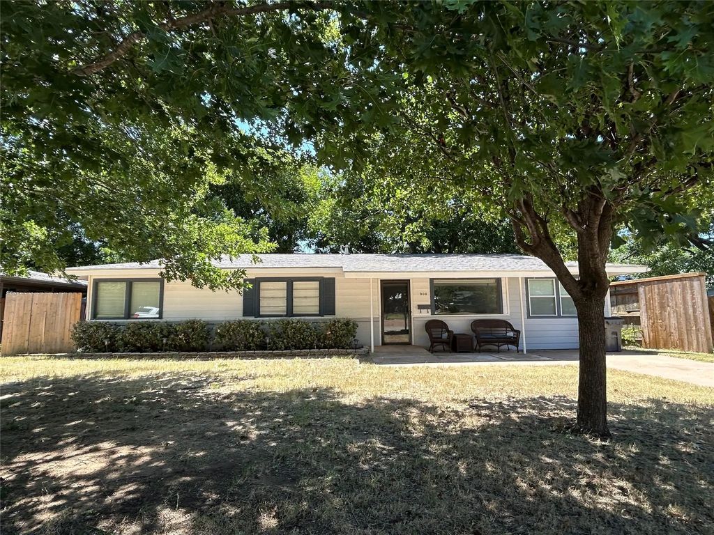 908 Fairview Street, Graham