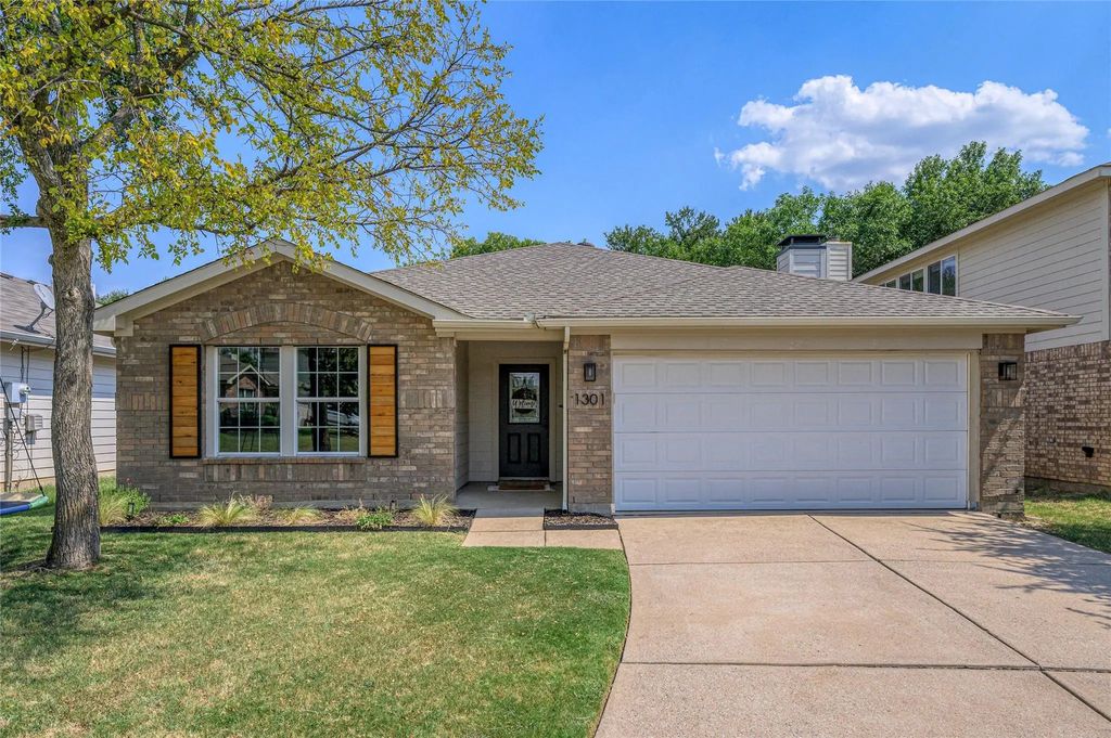 1301 Oak Hollow Lane, Anna