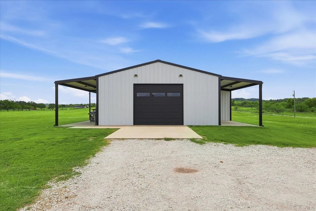 10061 Fm 66, Grandview