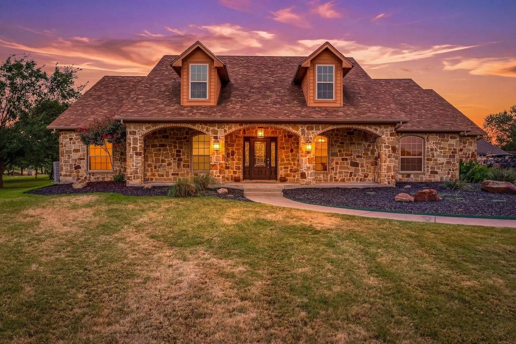 910 Mallard Pointe Drive, Granbury