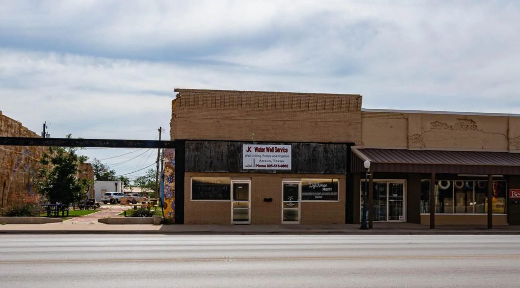1231 Commercial Street, Anson