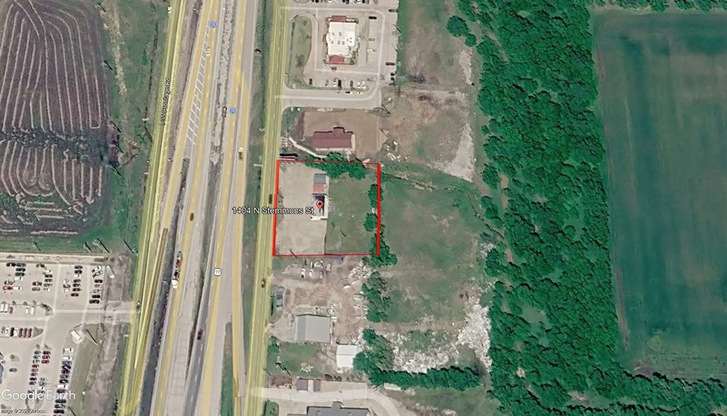 1404 N Stemmons Freeway, Sanger