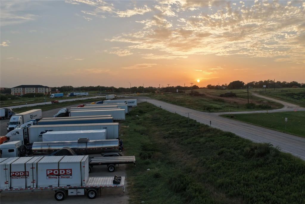 Hwy 90, Luling